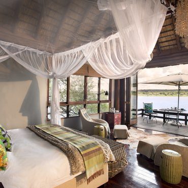 royal-chundu-zambezi-river-lodge-room